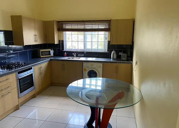 Flat 1 *